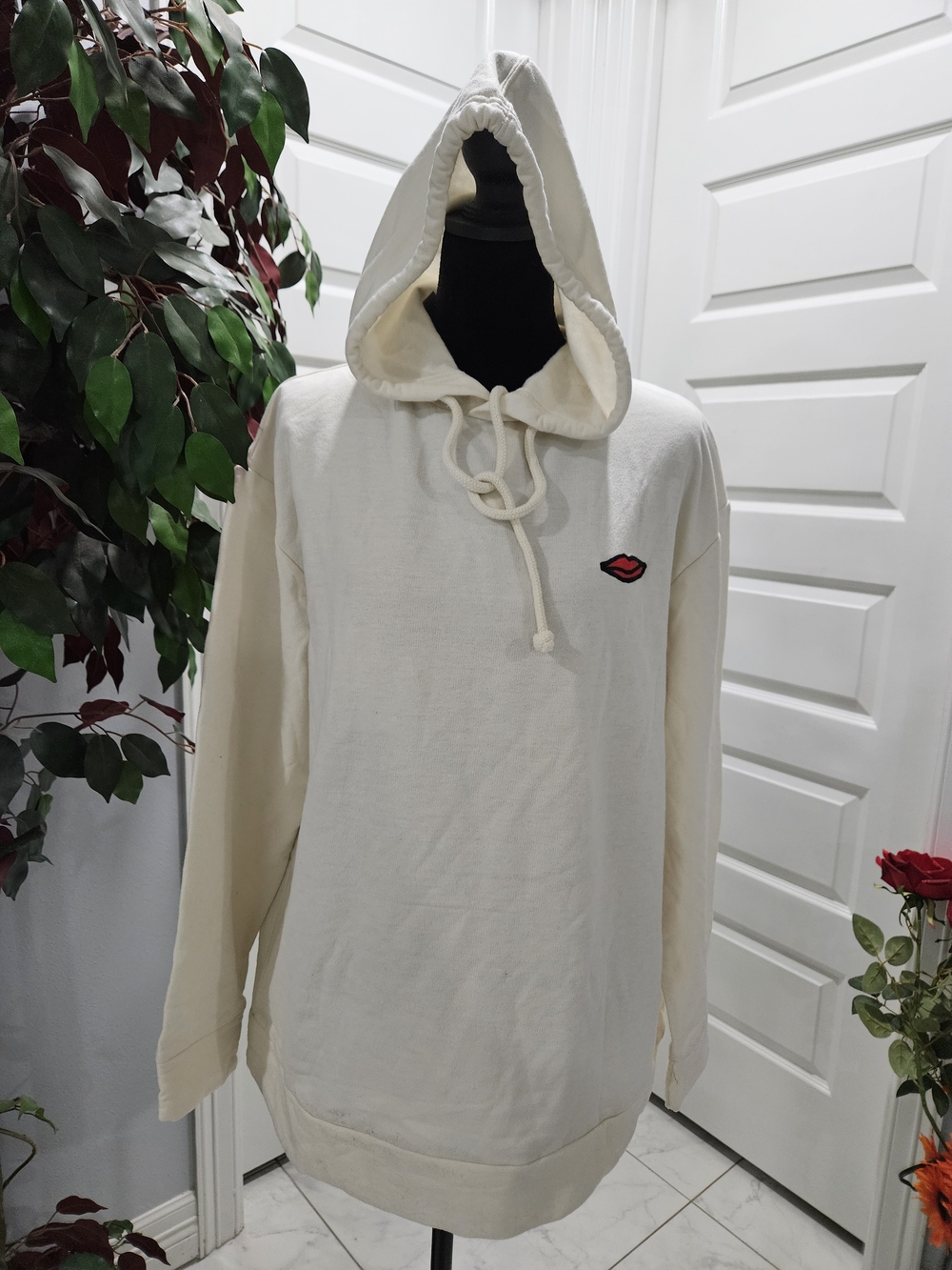 Cream Crewneck Hooded Sweater with Lip Patch
